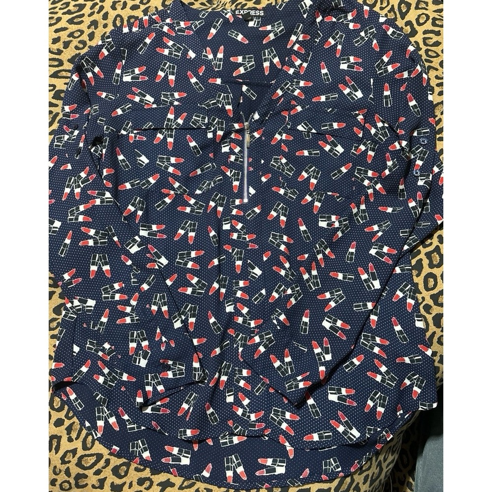 Express Navy Blue 1/4 Zip Lipstick Print Blouse, Size Medium